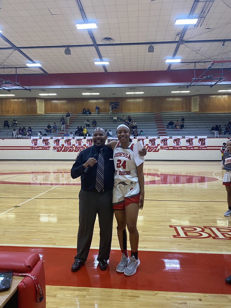 ECISDAthletics's tweet photo. Please help us congratulate Odessa senior Deoshanay Henderson for achieving 1000 career points tonight after a 31 point game! #ECISDProud @BigRedBronchos @monicanews @Mike_Adkins1 @EctorCountyISD #WeAreWinningEverywhere #LevelinUp https://t.co/cw0wDbHP1d