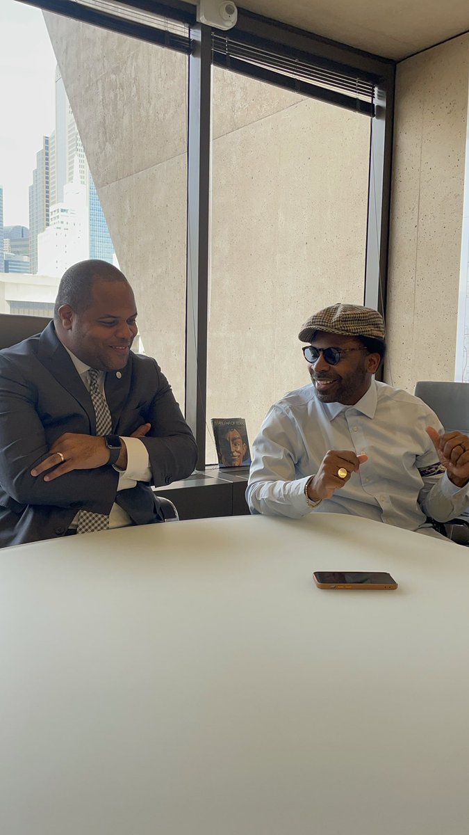 Johnson4Dallas's tweet photo. Had a MAJOR meeting at Dallas City Hall today! @nowthatsMAJOR and I talked about music and our mutual love of Oak Cliff. And I got a preview of one of his newest soon-to-be-released tracks! It’s #MayorApproved! https://t.co/Hbns7Xn9Hw