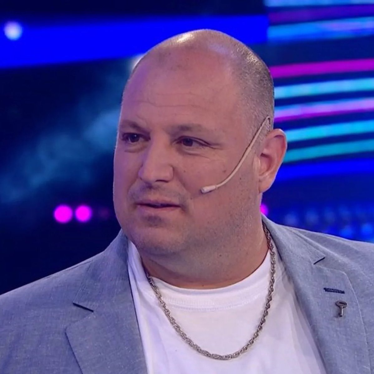 tomasdrohobycki's tweet photo. Los panelistas están victimizando a Ariel y diciendo que Alfa es el malo. De qué lado están?

🔁 ARIEL
❤️ ALFA

#GranHermano https://t.co/62sSTY86HD