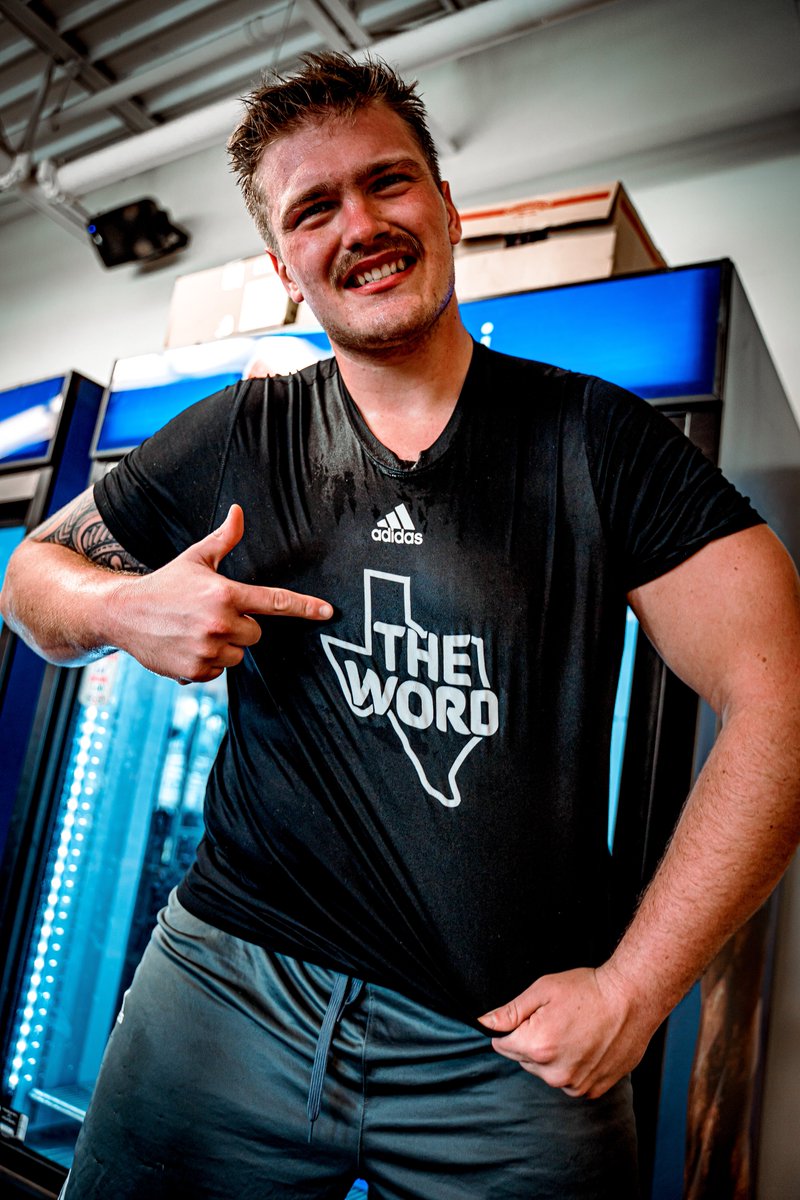 UIWFootball's tweet photo. Things are heating up in the 𝘾𝙤𝙪𝙣𝙩𝙙𝙤𝙬𝙣 𝘾𝙞𝙩𝙮 🔥 

#TheWord | #The210 https://t.co/jzoFNGVQpl