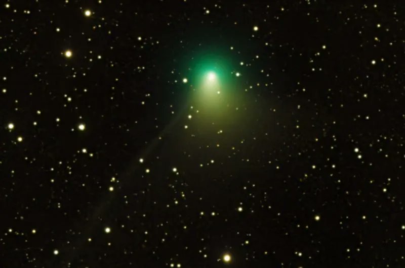 earthskyscience's tweet photo. You might have heard about the green comet C/2022 E3 ZTF. Why is it green? It’s thought to be due to a reaction of diatomic carbon (C2) molecules. It will be closest to Earth on February 2. ☄️ Learn more here: https://t.co/9WIeLTnGir

📸 Thank you, Eliot Herman! https://t.co/jITE8Bep4W