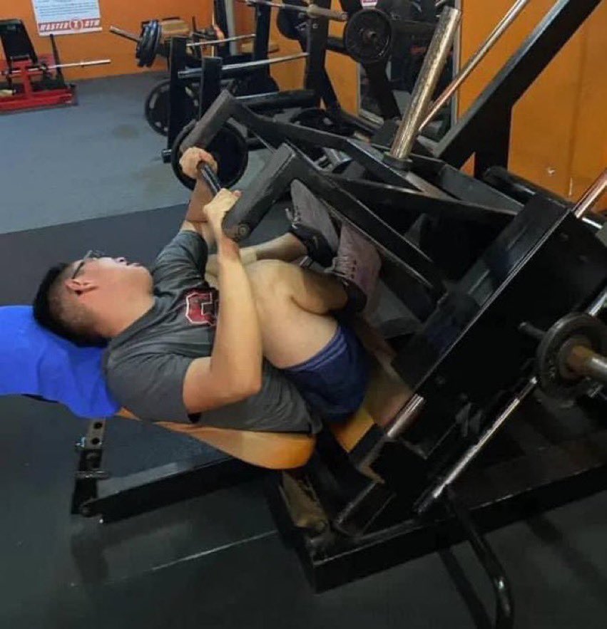 “el coach risa y risa con la nalgona del gym”
yo:
