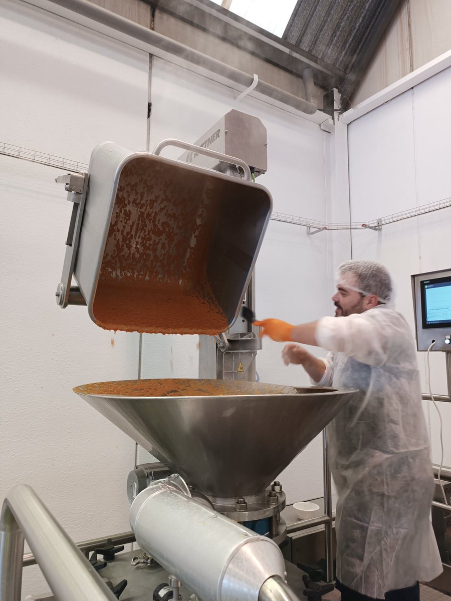 Cookengineer_'s tweet image. Hoy hemos tenido que retocar la salsa de tomate...😅
#foodprocess #foodtech