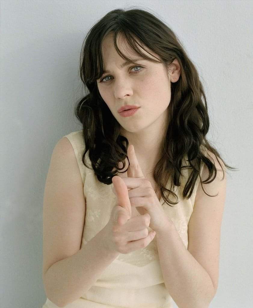Feliz Aniversário (Happy Birthday), Zooey Deschanel      