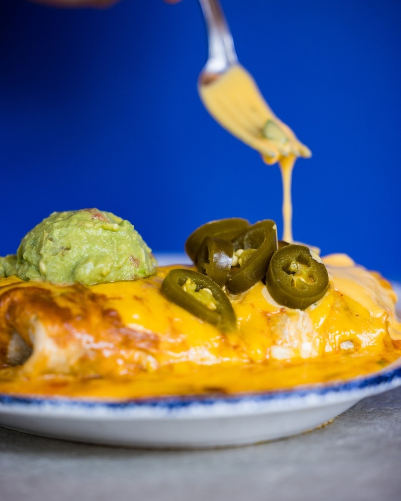 TexMexGarage's tweet photo. What's so special about Tuesday? 🌯🍴

A large flour burrito filled with rotisserie chicken, black refried beans, grilled roasted poblano, red bell peppers blended with sautéed mushrooms and onions, Oaxaca cheese and chipotle, rolled and topped with to… https://t.co/Jr9RGOztdE https://t.co/2m0dtkJUuP