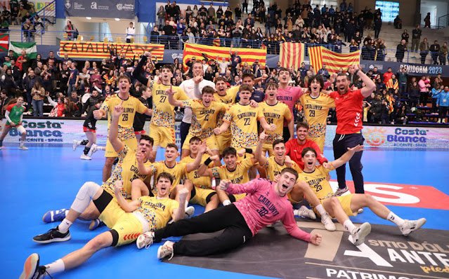 Felicitats al canongí <a href="/OAlejandro33/">Oscar Alejandro</a> i a <a href="/amicshandbol/">AMICS H.C.</a> per l'èxit aconseguit, dins l'equip tècnic, en guanyar el Campionat d'Espanya d'Handbol de seleccions autonòmiques. Notícia publicada a la revista local <a href="/LEstimul/">Estímul - Orfeó Canongí</a>. Esperem també llegir-la en una altra revista del poble.