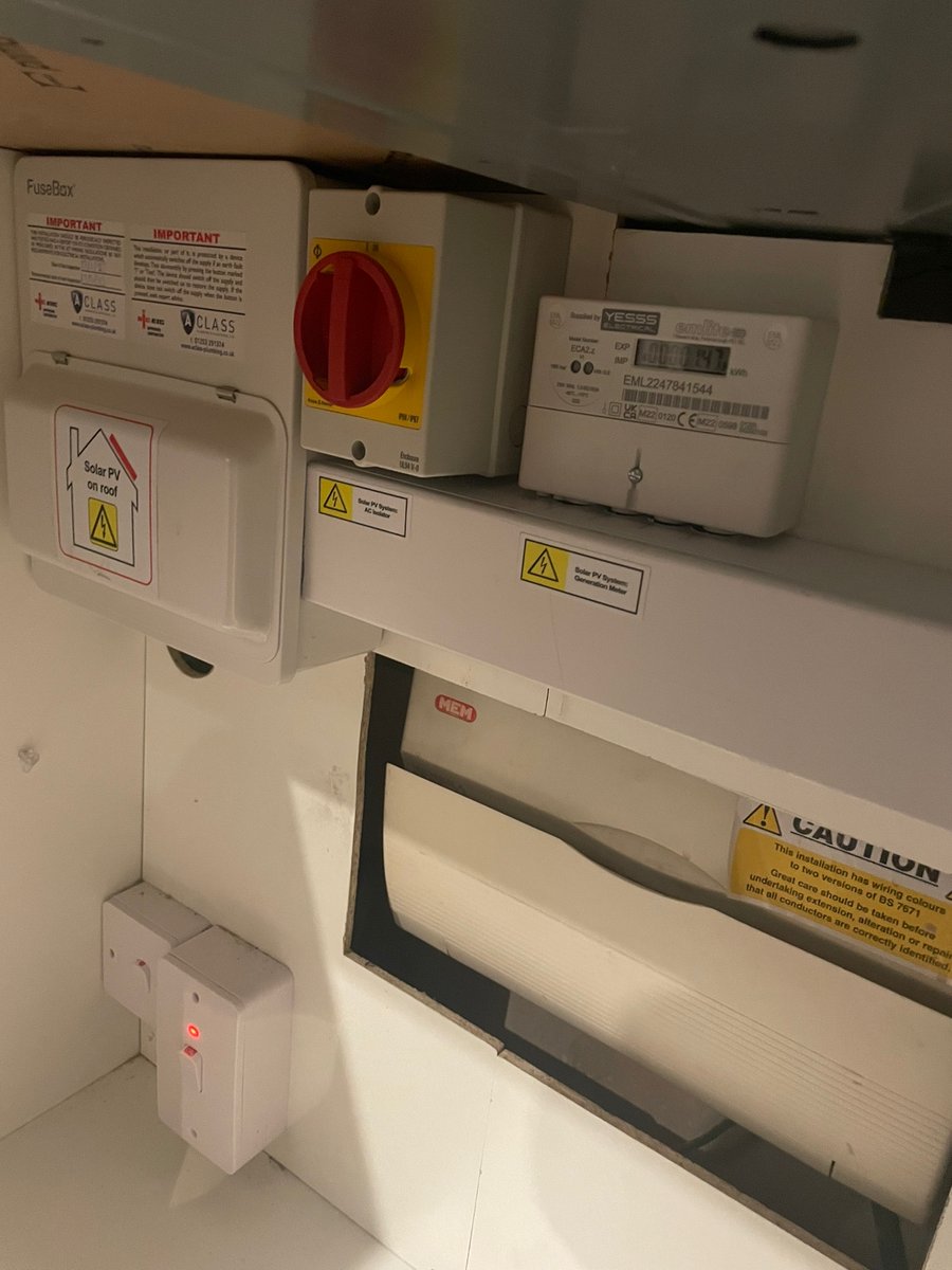 A_Class_P_And_E's tweet photo. Here’s another fantastic solarPV we have just fitted in #heworth #york
We installed a 3.68kw hybrid inverter and 10kw of batterys on the this property.
#solar #solarPV #solarenergy #solarPVinstaller #Greenenergy #Foxess @Fox_ESS_
#SolarExperts https://t.co/nWkIunVdTH