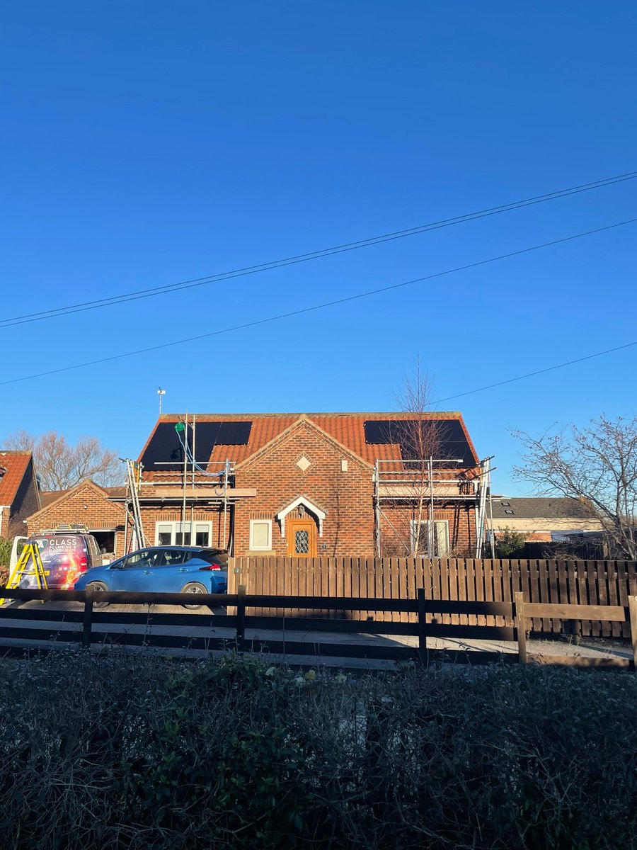 A_Class_P_And_E's tweet photo. Here’s another fantastic solarPV we have just fitted in #heworth #york
We installed a 3.68kw hybrid inverter and 10kw of batterys on the this property.
#solar #solarPV #solarenergy #solarPVinstaller #Greenenergy #Foxess @Fox_ESS_
#SolarExperts https://t.co/nWkIunVdTH
