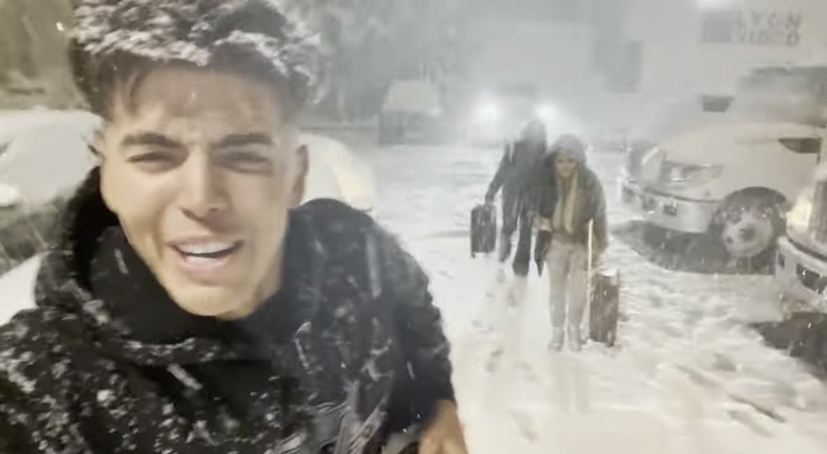 sammyguevara's tweet image. She moved out..

▶️ youtu.be/Xgef_dNnK3U