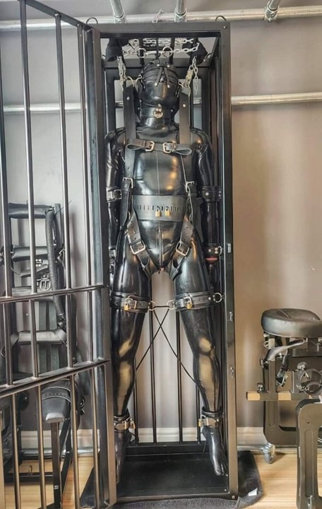 rbrbill's tweet photo. Any other rubber lovers want to be stored like this? https://t.co/7tU9xPy5Mr