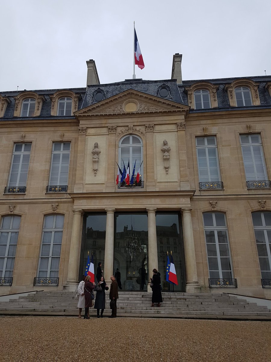EBeeBautista's tweet photo. Réception @Elysee en remerciement aux agents pour leur contribution à la Présidence française du Conseil de l'UE. Fière et heureuse d'y avoir assisté et de retrouver les collègues de la @RPFranceUE #PFUE2022 @DGTresor https://t.co/OcPD8hAtoN