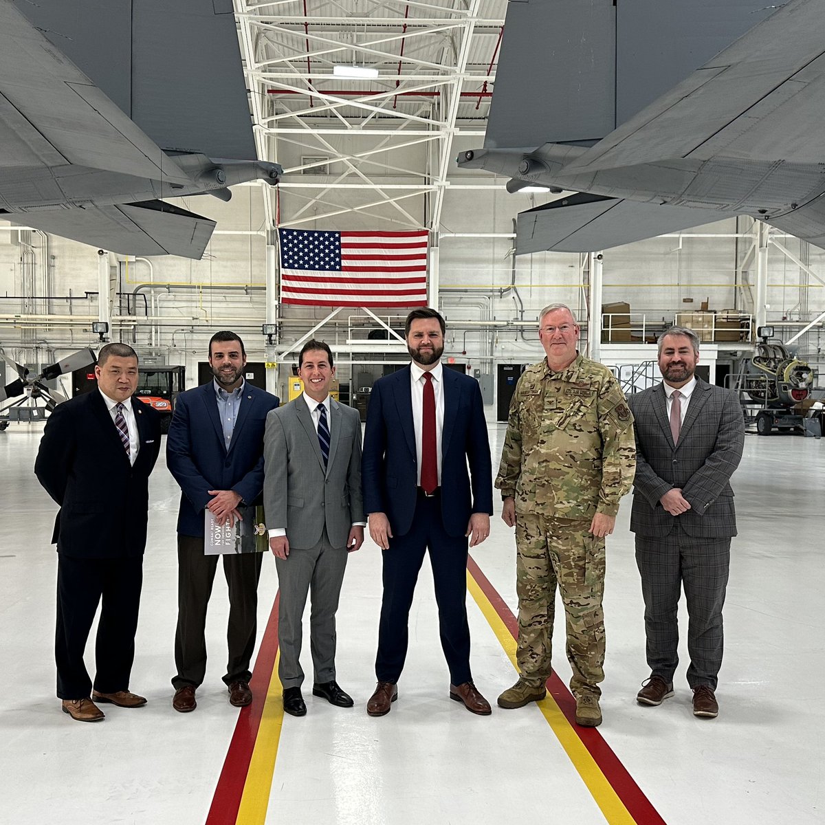 NickSSantucci's tweet photo. Great to welcome Sen. Vance to my district today and tour Youngstown Air Reserve Station.

YARS is Trumbull County’s largest employer and I appreciate the work they do for our country and our community. I look forward to supporting them in Columbus as State Representative. https://t.co/jNf6Jdoxqi