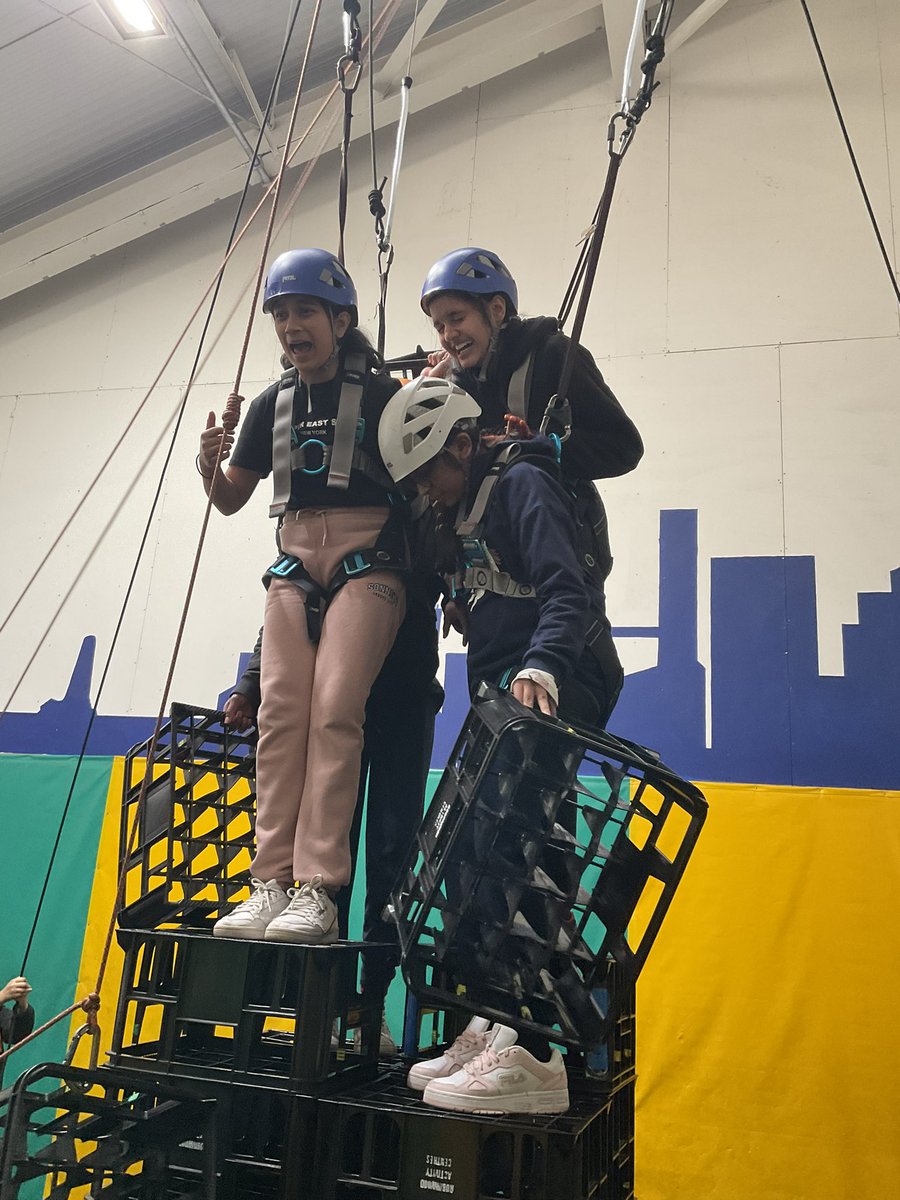MrOBooth_HT's tweet photo. It has been another fun day at @RealRobinwood today, even if it was a little on the chilly side @Richmond_HT https://t.co/aYu35LPzBt