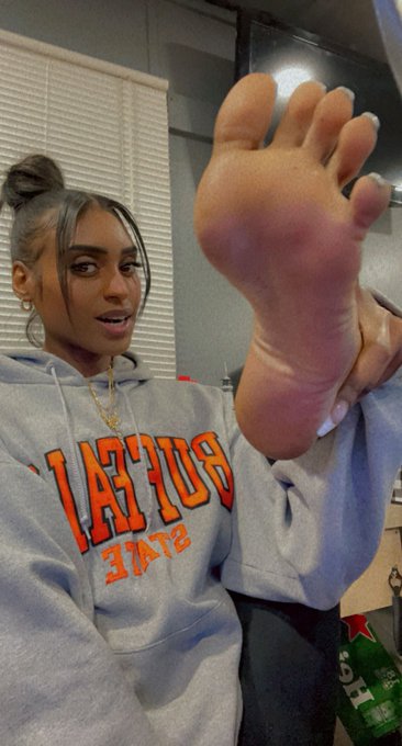 Watch QUEEN 💋❤️'s leaked NSFW photo on TwXstars