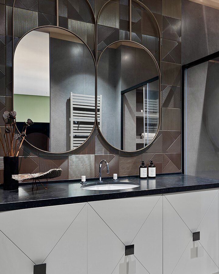 ScottThomasID's tweet photo. Very pleased with the new #cabinetry &amp;  #tilework at our  #wilshirecorridor #project - There’s only one  #bathroom, so it’s got to look hot!  🔥 
#bathroomdesign #tilingideas #interiordesign https://t.co/HvavywLEJN
