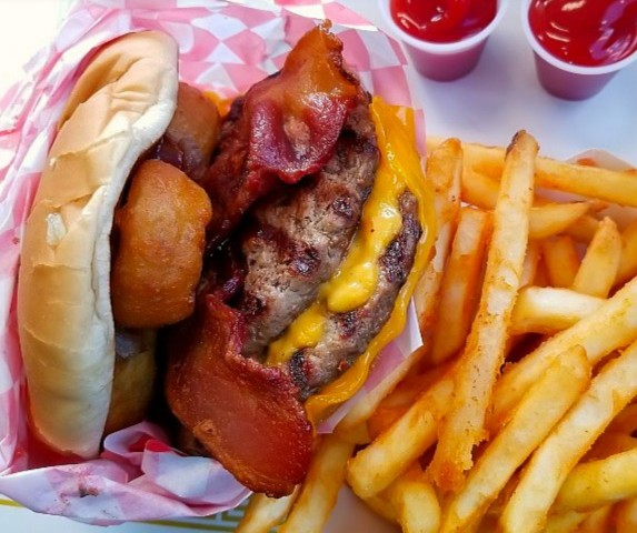 MojoBurger's tweet photo. Come on by, we haven't  seen you all year! 🍔 https://t.co/EwXVk1HV4E