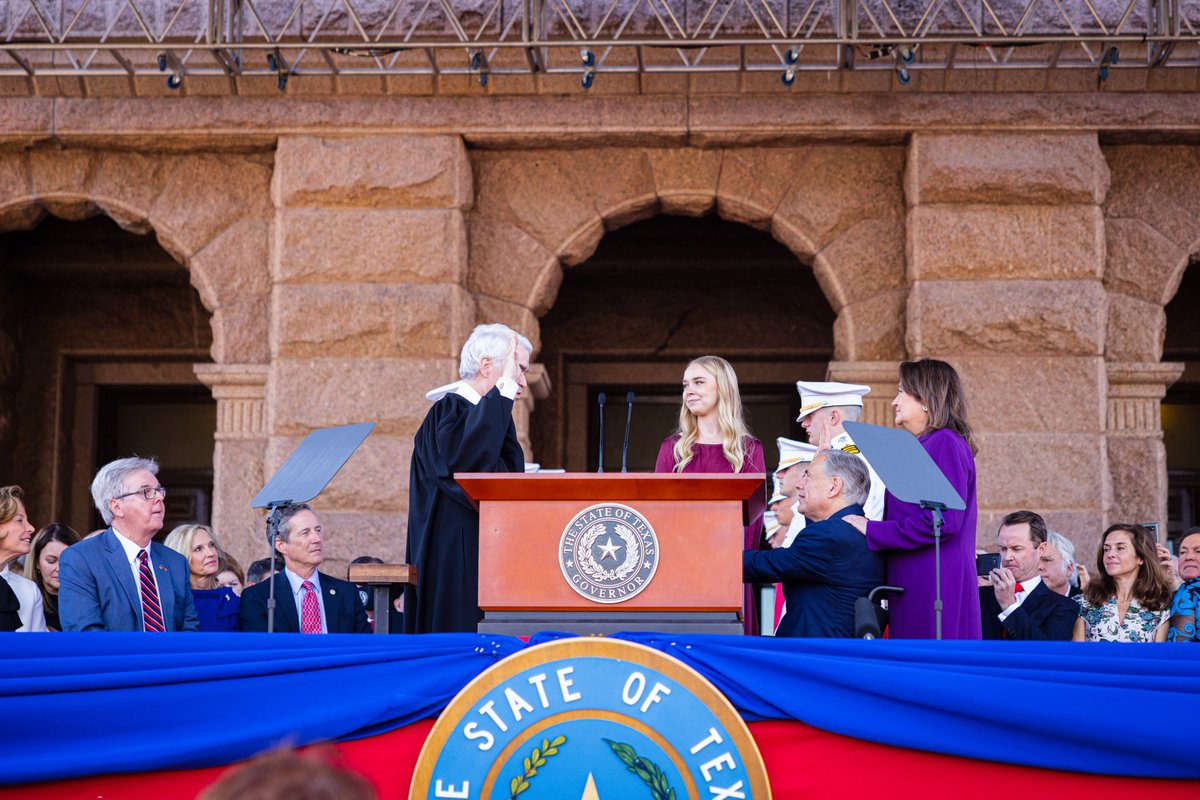 GregAbbott_TX's tweet photo. Ready for another four years as Governor of the greatest state in the nation. 

God bless you Texas!

And keep you brave and strong. https://t.co/uazNLbkFID