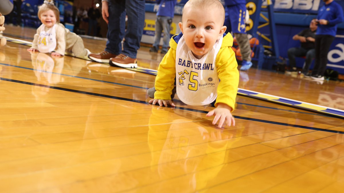 The 2023 Baby Crawl, presented by @BrookingsHealth, will continue with races tonight & Saturday! 😍

#GoJacks 🐰
