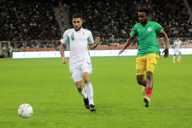 ATS_fr's tweet photo. #CHAN2022 L’Algérie obtient son ticket pour les quarts de finale ! Les Fennecs A’ se sont qualifiés ce mardi en battant l’Ethiopie (1-0). Aimen Mahious, encore décisif !#TotalEnergiesCHAN2022 #ALGETH

https://t.co/1QDf5qtwY7 https://t.co/C1UzMnLnhF