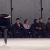 เตนล์นั่งข้าง Georgie Farmer แล้วถัดไปคือ Jenna (น้อง Wednesday) แล้วก็ Percy ตัวท็อปไม่ไหววงววววว 
#SaintLaurentxTEN