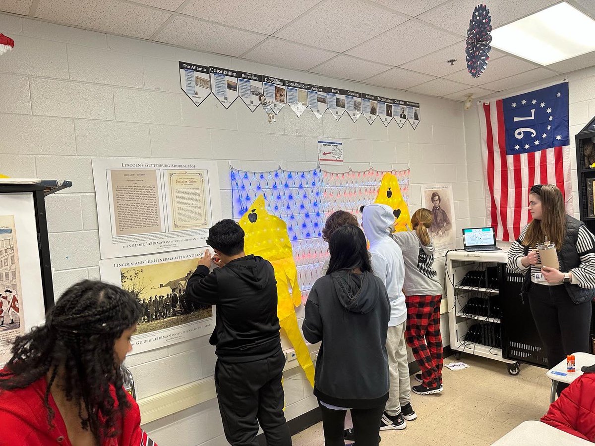 mr_bemiss's tweet photo. This is always a fun activity…Articles of Confederation Surgery!  Students have a patient named Art that is dying and they need to figure out how to diagnose and prescribe his 8 weakness.  We will wrap this up tomorrow and work on the Constitutional Convention! https://t.co/2zgHivWUCF