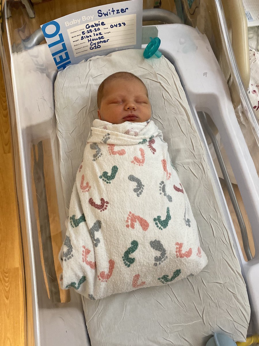 Switz's tweet photo. Does she look like her brother? https://t.co/sB54zsdTvJ