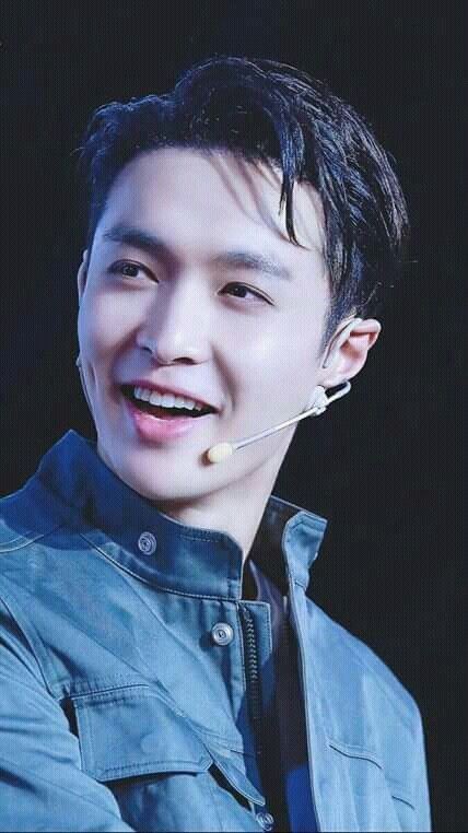 jilleonggi123's tweet photo. Thank you for sharing your music and talent with us @layzhang 💜🦄🥰

#11YearsWithLAY #11YearsWithYixing 
#LayZhang #LAY #Yixing https://t.co/GzspEip0Px