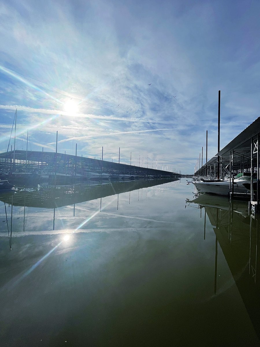 procaptstaffing's tweet photo. ☀️ Sunny and 72 degrees? Fingers crossed that boating season is around the corner! Give us a call so we can make sure your boat is all set for when another beautiful day like this comes around. ☀️ https://t.co/6tQLbgU5Y3