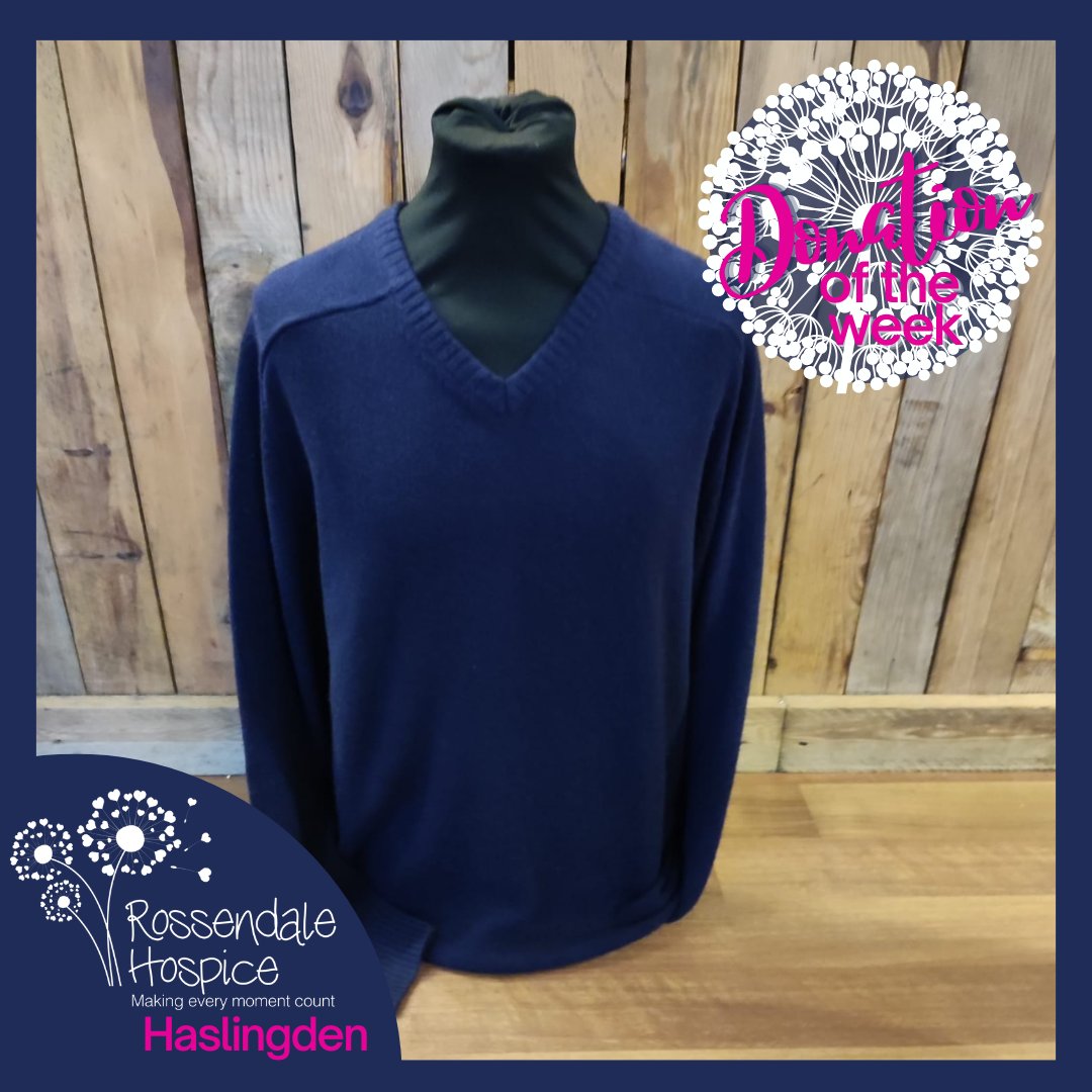 RossHospice's tweet image. Our #DonationOfTheWeek this week is for the gentleman and perfect for the current weather.
This Haworth wool mens jumper is #BrandNewWithTags and size XXL
A sure bargain at just £8.95.
Head to our Haslingden shop Mon-Fri 9.30 - 4.30 to see if it's still available.