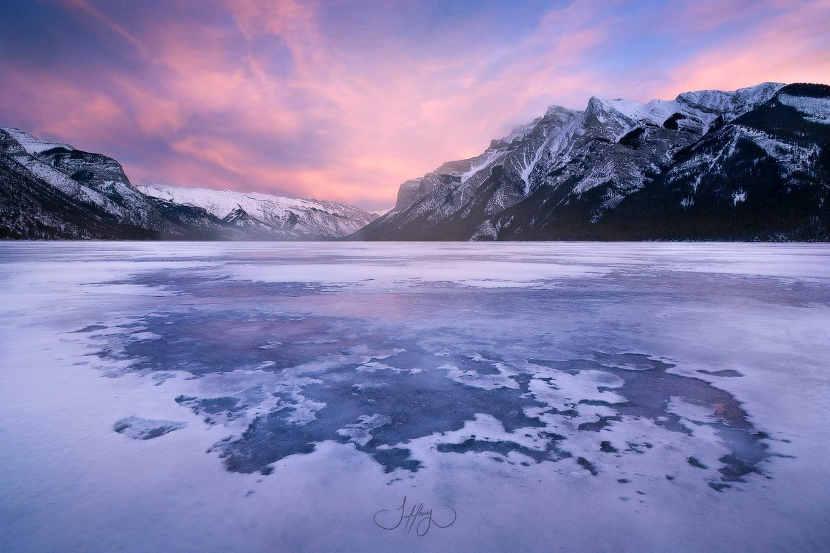 tiffanyreed's tweet photo. The Canadian Rockies in the winter is magical. 🥰🧊🫧 https://t.co/UCa1tzj2St