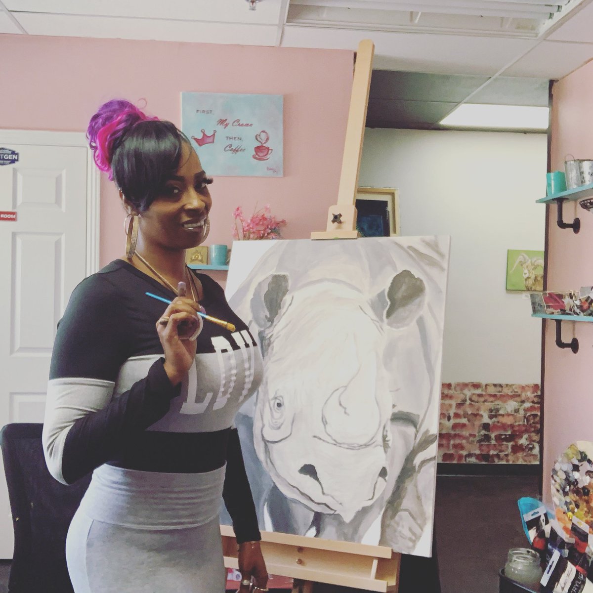 QueenOfArtsLV's tweet image. #PaintingInProgress- “Black Rhino 1” 24”x30” acrylic. I started this painting almost a year ago and had to keep setting it aside 😫 I’m determined to get it completed before another year passes by lol 😝 

#QueenOfArts #LasVegasArtist #WildlifeArtist #BlackRhino #saverhinos