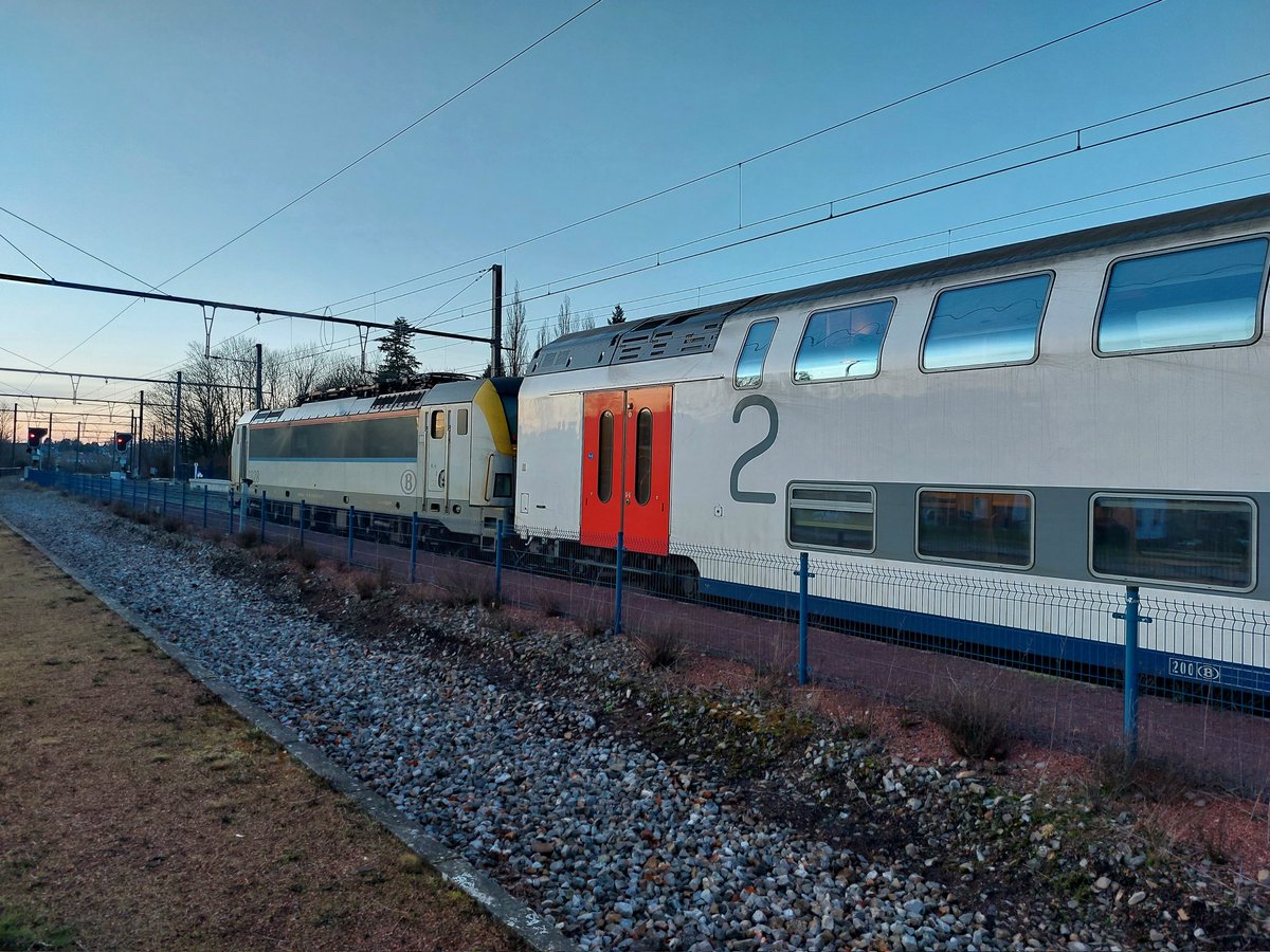 Jelmergraaff's tweet photo. Vandaag een dagje naar de #sneeuw in de Hoge Venen. Vanuit Wageningen met #trein van @NS_online naar Maastricht en vervolgens via Eupen met de Expressbus naar Mont Rigi. Op de terugweg naar Rotterdam helaas wat problemen met de @NMBS, maar dat mocht de pret niet drukken! https://t.co/s0qnpWkMkc