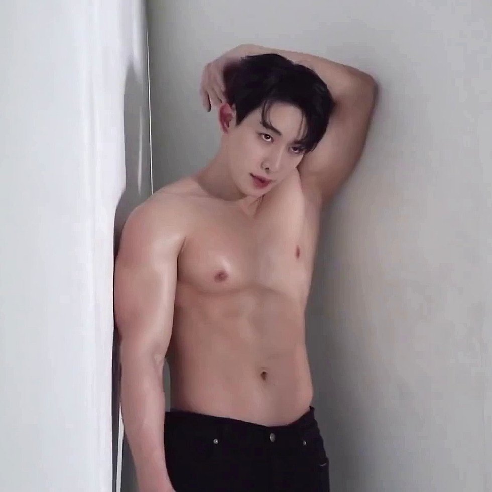 Wonho Gifs & Pics Fan account on Twitter: "220325 YouTube: ohhoho 😎 #원호