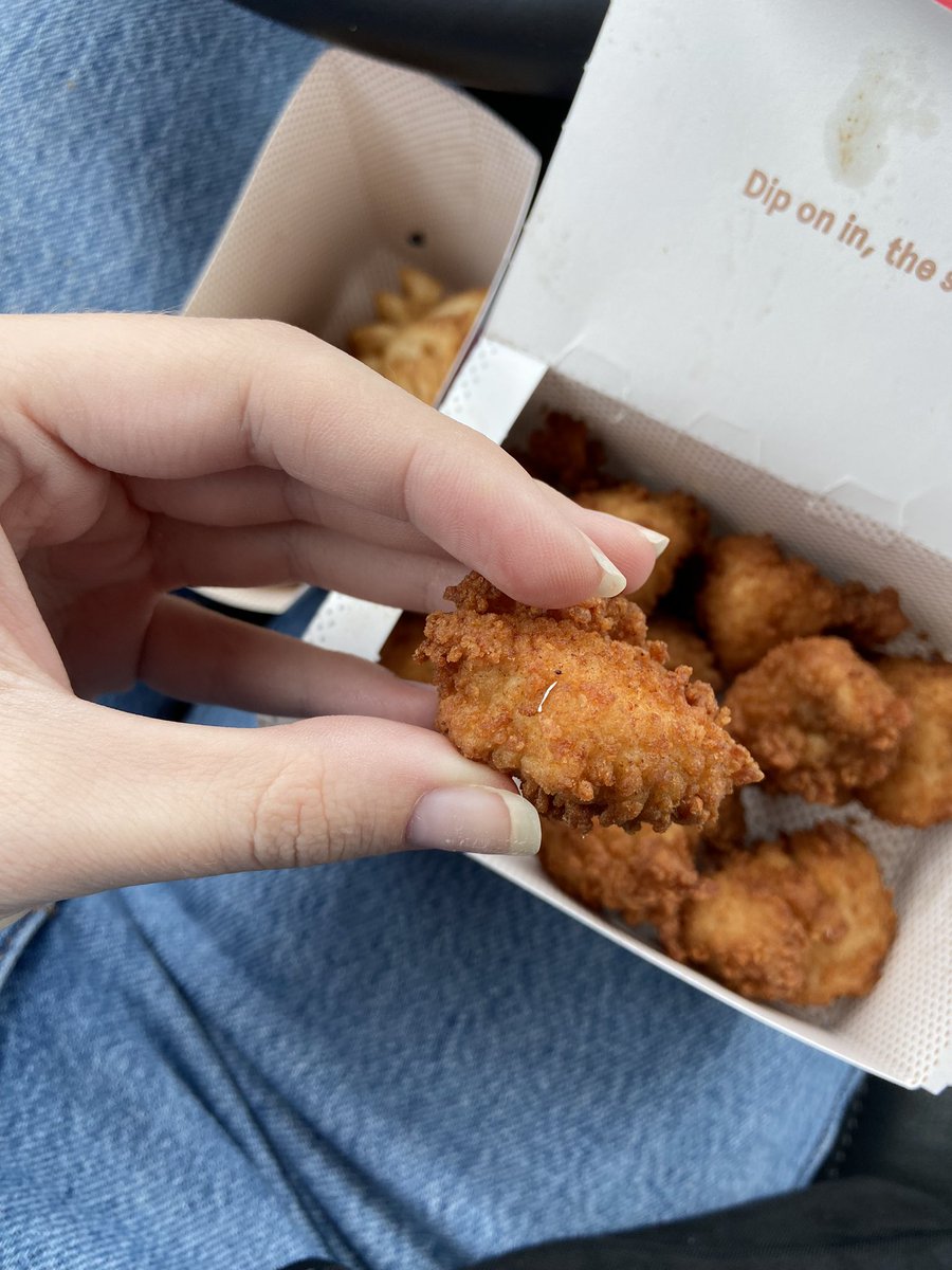 baiwilliams's tweet photo. @ChickfilA hey bestie there was a shard of metal in my chicken nugget :/ https://t.co/xUQ7NdbZHN