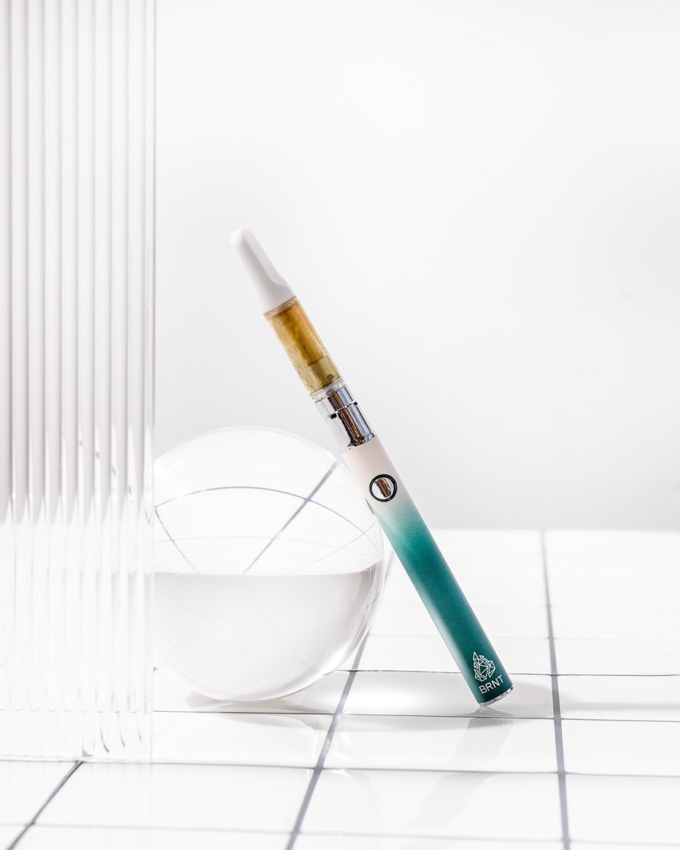 brntgroup's tweet photo. Pocket-size convenience 😍 // our 510-thread battery in our Boreal Haze featuresa soft-touch surface and button activation, perfect for those that want to add variety to their cannabis consumption. 🌪️#BRNTDesigns 
.
.
#510battery #vape #vapepen https://t.co/UqBToPLavR