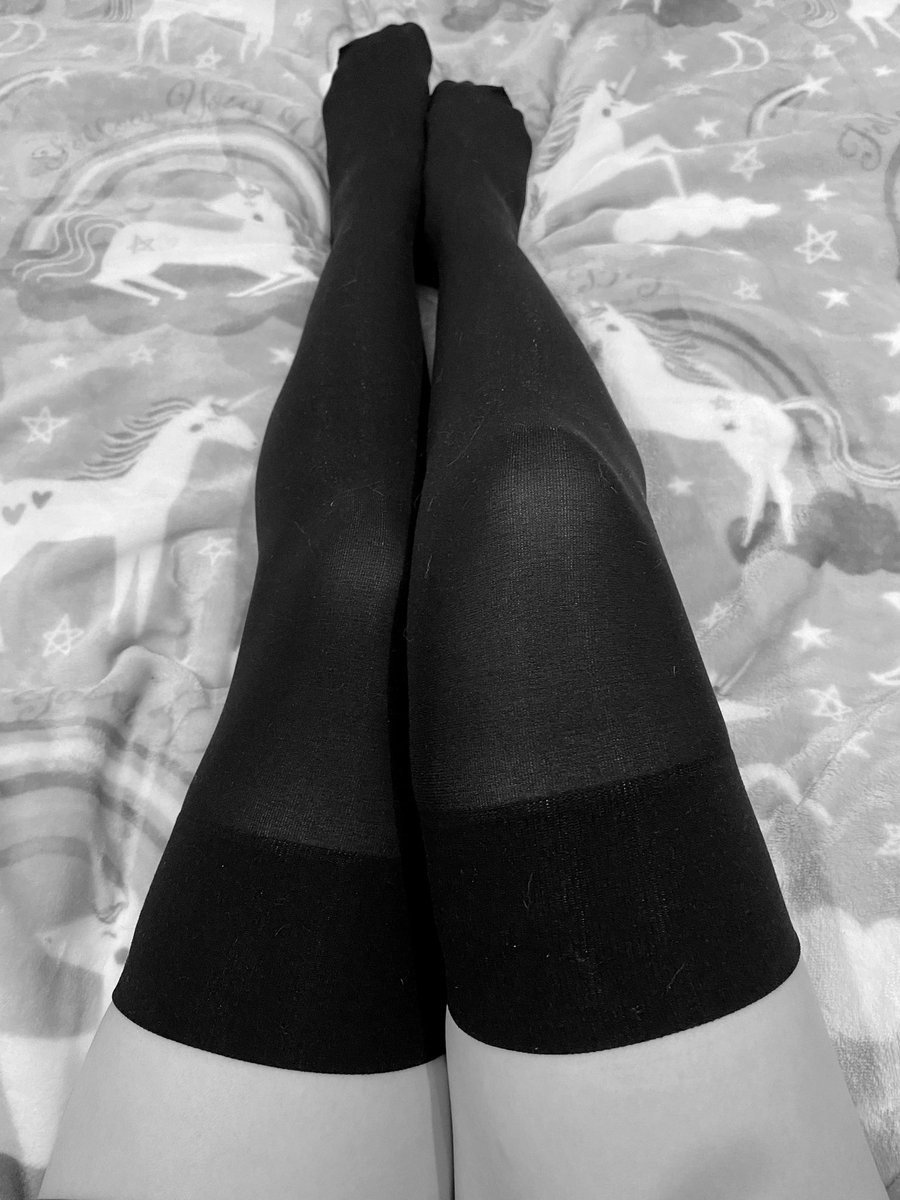 LittleFoxyMilly's tweet photo. Treating my legs right after a hard day of #work #tuesdayvibe #gaming #gamergirl #PokemonViolet #legs #feet #followme #like #TheLastOfUsHBO https://t.co/apO6pfIoIB