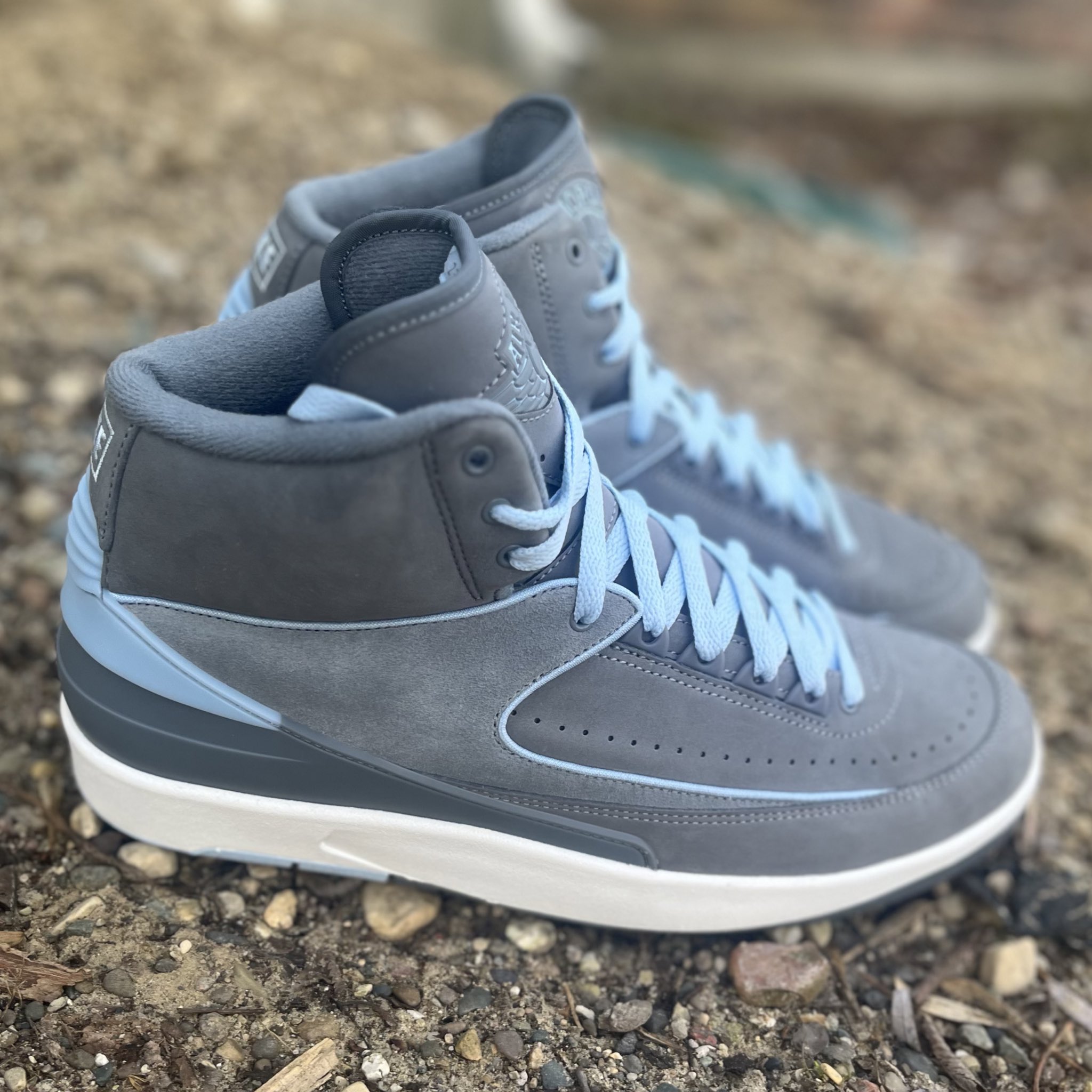 Jordan 2 decon thunder blue discount