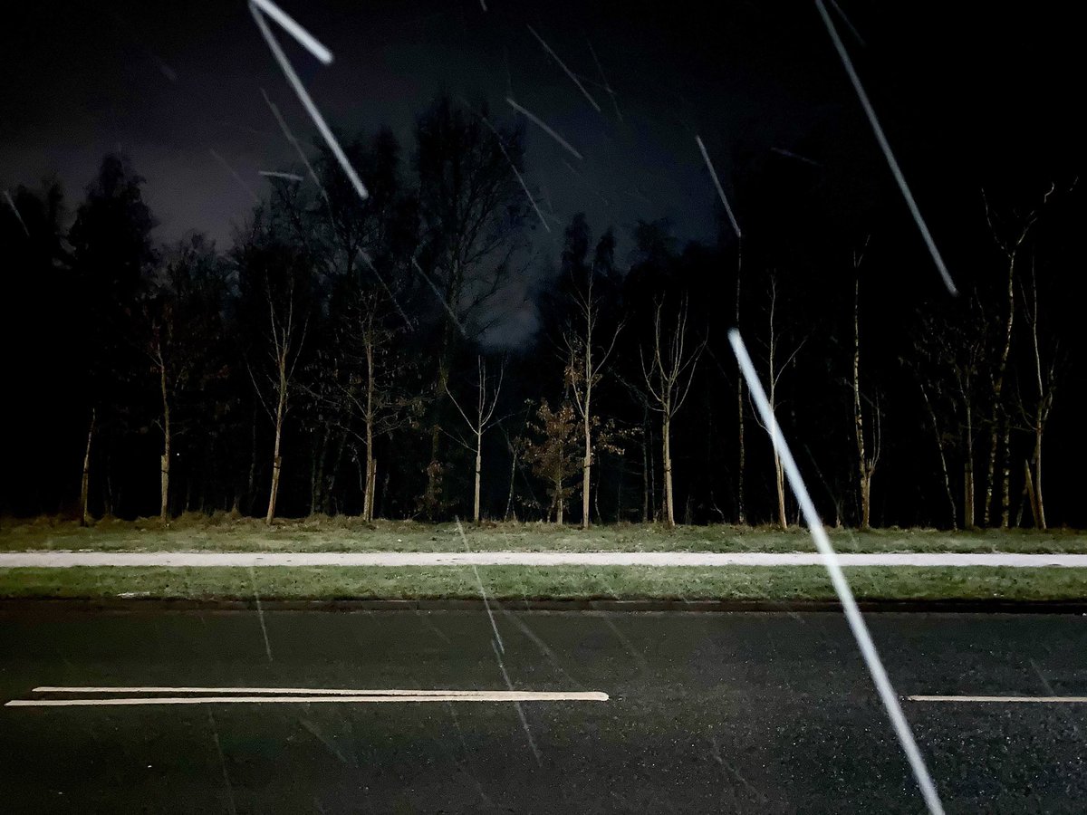 Fiona_Konca's tweet photo. Visions, dreams of passion
.
.
.
#whitelines 
.
.
#Angles #Fallingsnow #Flash #Flashphotography #Highway #Iphoneography #Landscape #Linear #Lines #Nature #Night #Nighttime #Nocturnal #Photography #Road #Snow #Snowfall #Snowing #Snowphotography #Trees #UK #Weather #Winter https://t.co/eGVShmdE4J