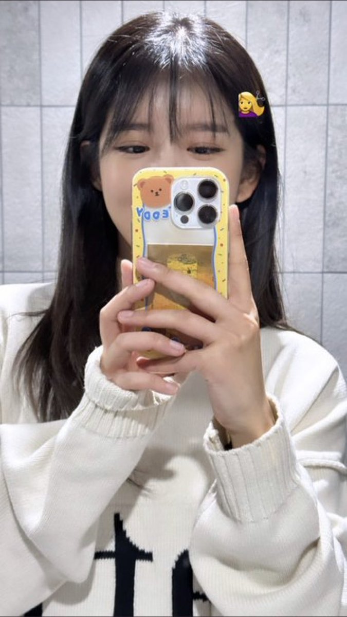 WJSNDAILY's tweet photo. [TRANS] 230117 #EXY IG story update update with #SOHLHEE 

(1) 💇‍♀️
(2) She bought me a cute gift

#우주소녀 #엑시 #WJSN 
#솔희 https://t.co/9k7JK3TFu7