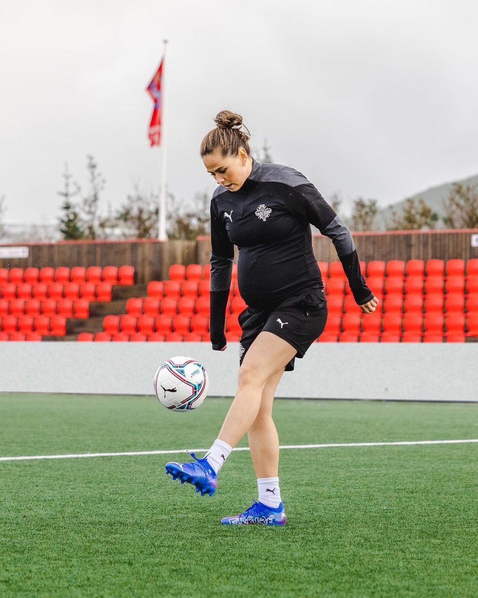 🗨️ "Siempre me hicieron sentir que era algo negativo que tuviera un bebé".

😢 Este fue el sentimiento de Sara Bjork con el Olympique de Lyon.

🤰 La jugadora ha sido la primera en ganar una sentencia por impagos de un club por quedarse embarazada. 🧵