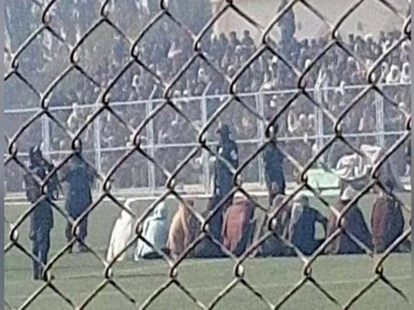 ani_digital's tweet photo. Taliban publicly flog nine convicted of robbery and "sodomy"
Read @ANI Story | https://t.co/GglrwRZSig
#Taliban #PublicFlogging #PublicExecution #Afghanistan https://t.co/kMmD8Fj3ee