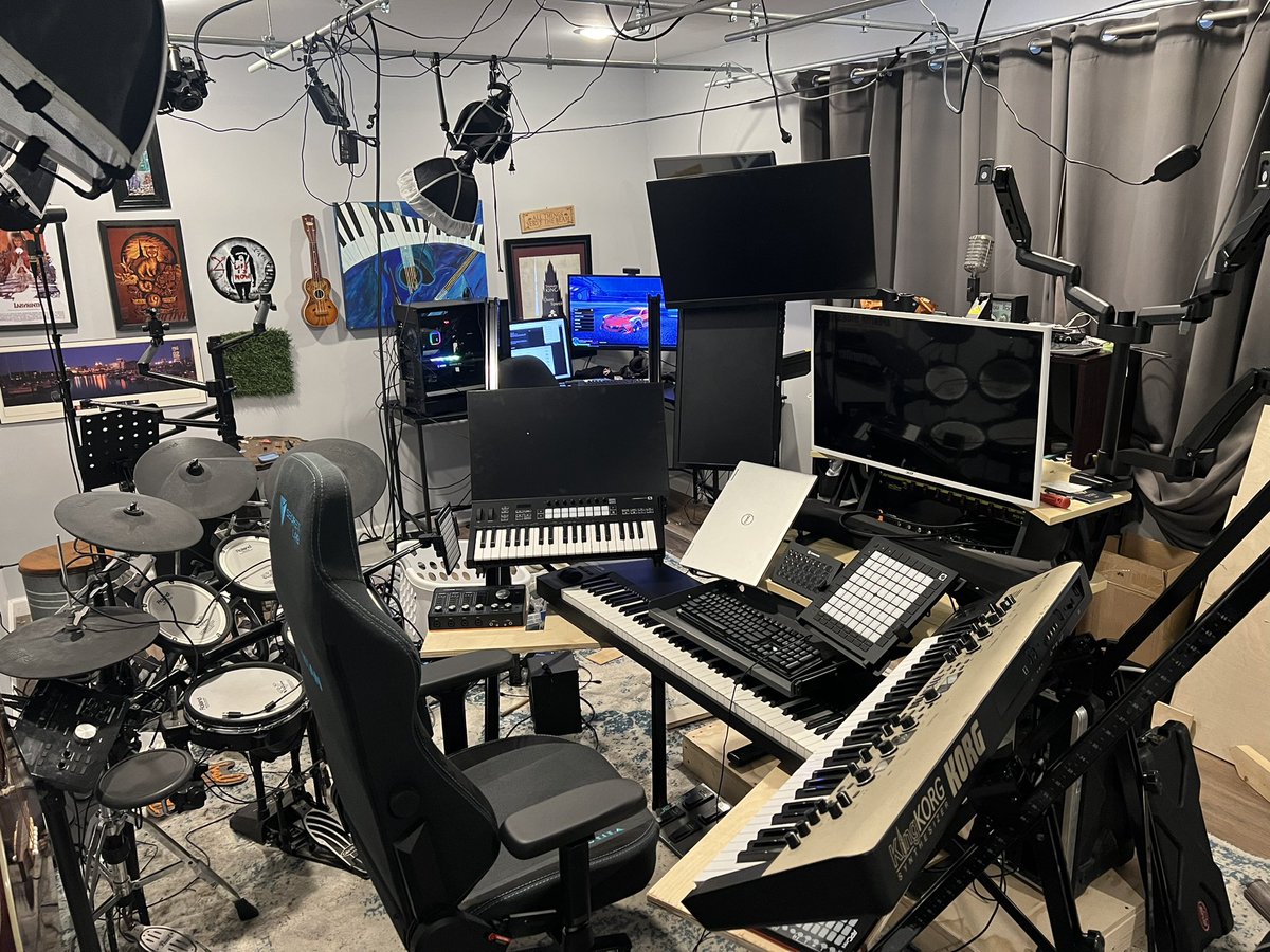humanjuke81's tweet photo. Steps. Everything has a place now, cutting and painting the final boards and getting ready to start assembling…juke joint 3.0 is coming! https://t.co/iWFqBuK09d