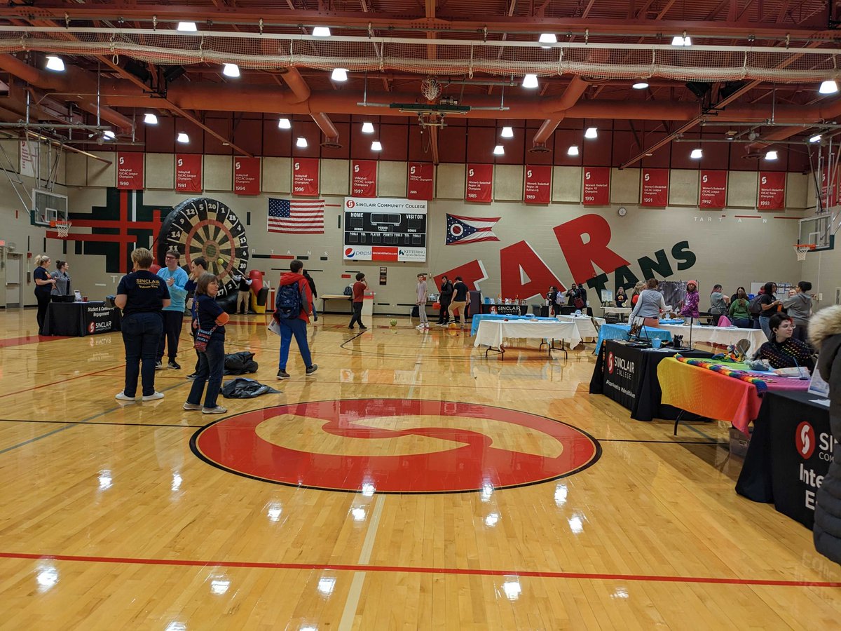 sinclairclarion's tweet photo. Last Thursday was @sinclaircc Spring 2023 welcome week. Students were able to enjoy snacks, play games while talking to departments' representatives to learn more about services that Sinclair offers. 
#higherlearning #sinclairclarion #WelcomeWeek #studentsuccess #Spring2023 https://t.co/sc7oJaU5no