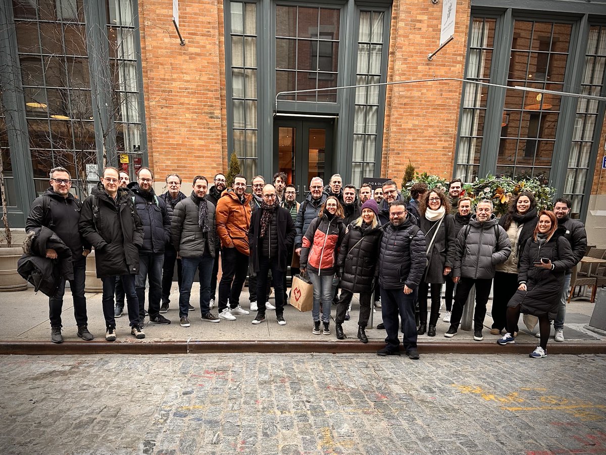 emmanuelvivier's tweet photo. Another crazy time in NYC with our Learning Expeditions for the NRF Big Show with the @HUBInstitute ! #retail #ecommerce #trends #innovation #retailtainment #digitalinstore #dataAI #supplychain #3Dcommerce #csr https://t.co/x4UzuYTrcs