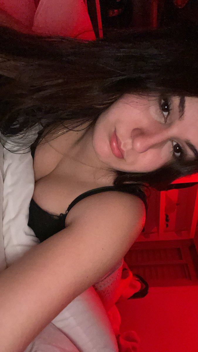 inesxlujan's tweet photo. roja 🤓 https://t.co/WmnCiMuE7C