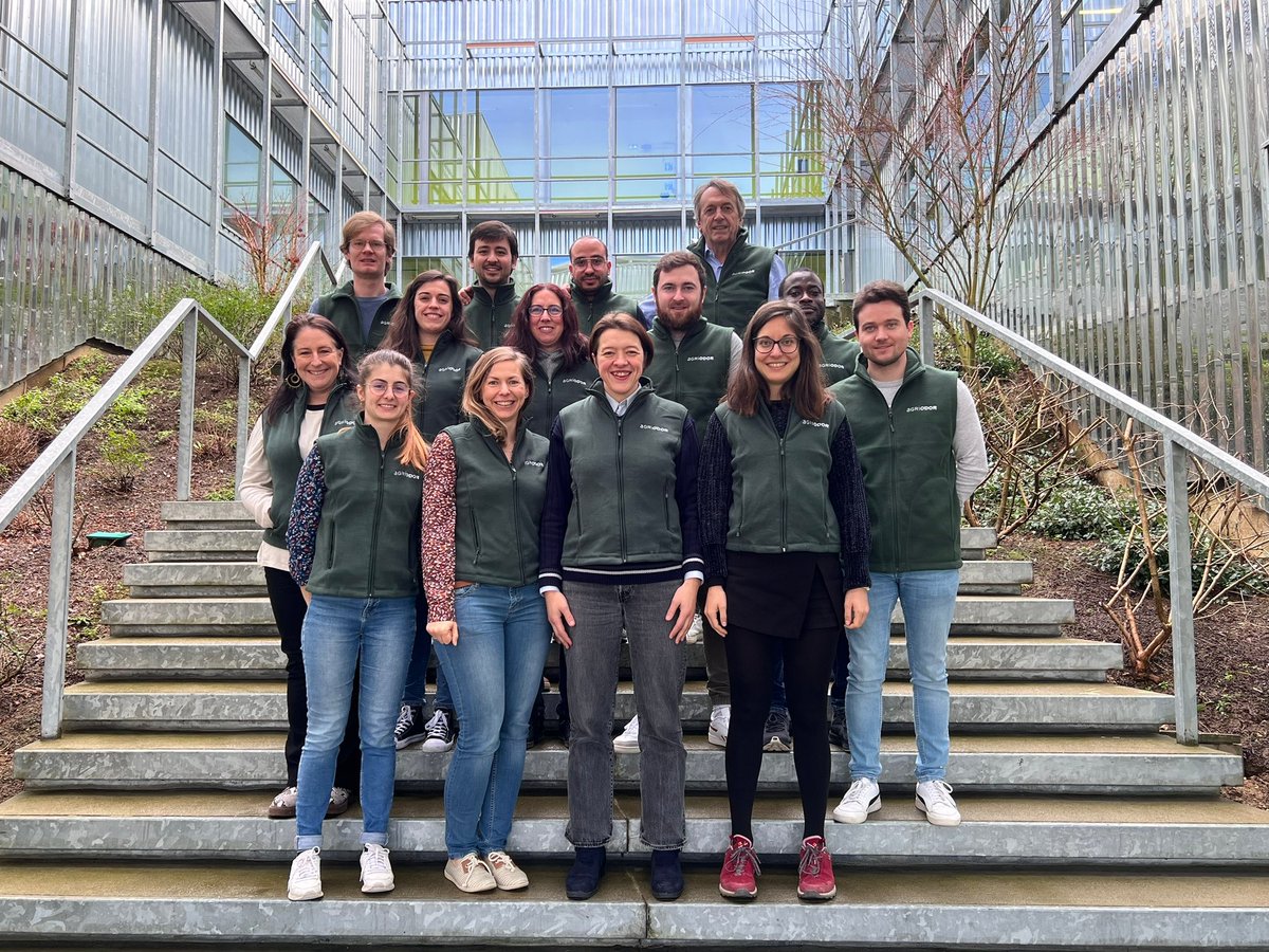 AgriOdor's tweet photo. L’équipe @AgriOdor vous souhaite une année 2023 pleine de découvertes 🌱🔬🌍💚 https://t.co/4Gy6zi5phP