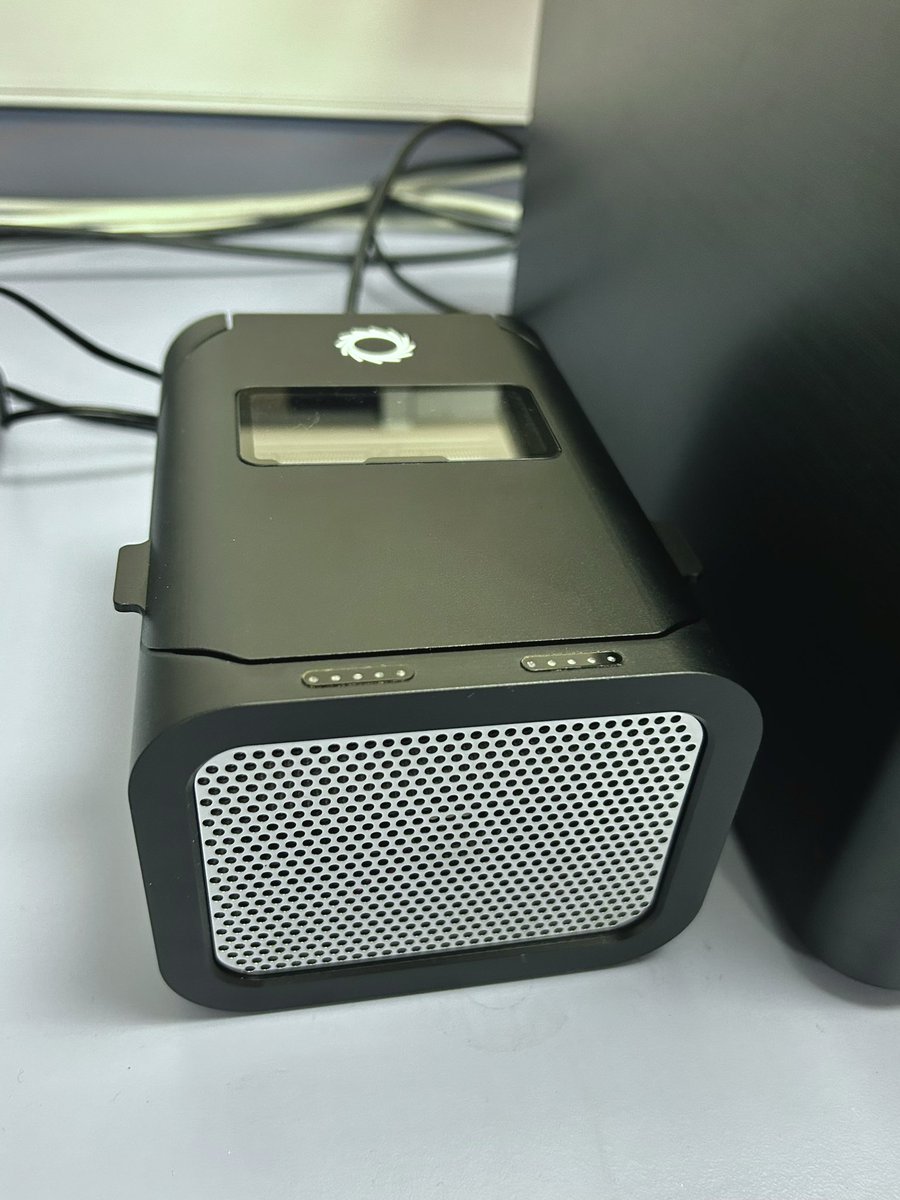 UoPBioSeq's tweet photo. Our P2Solo from @nanopore has finally arrived to add to our growing collection or sequencers! 

Looking forward to playing with a LOT more data! 🧬 💻 https://t.co/AosLSrMG4x