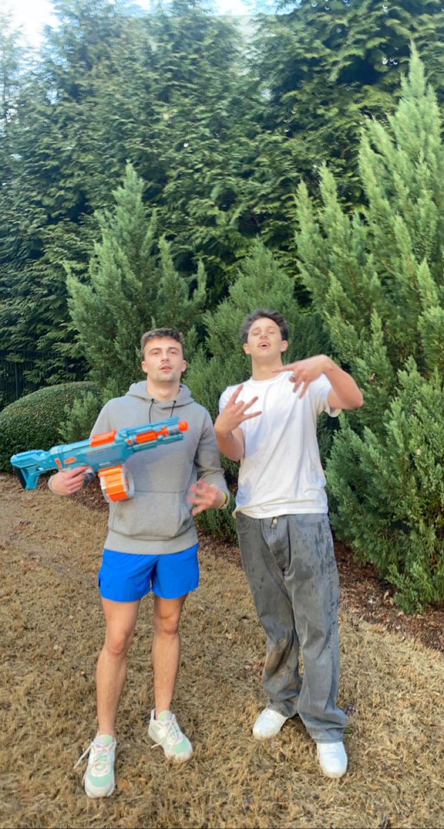 ParmesanPellets's tweet photo. TEAM PARMESAN PELLETS UP 5-3 AFTER A SNEAKY PLAY BY BRADEN DONDANVILLE TO KILL JACK PITTARD🦄 #burninglikeazyn @shsnerf23 https://t.co/RyYdCw2ZkP