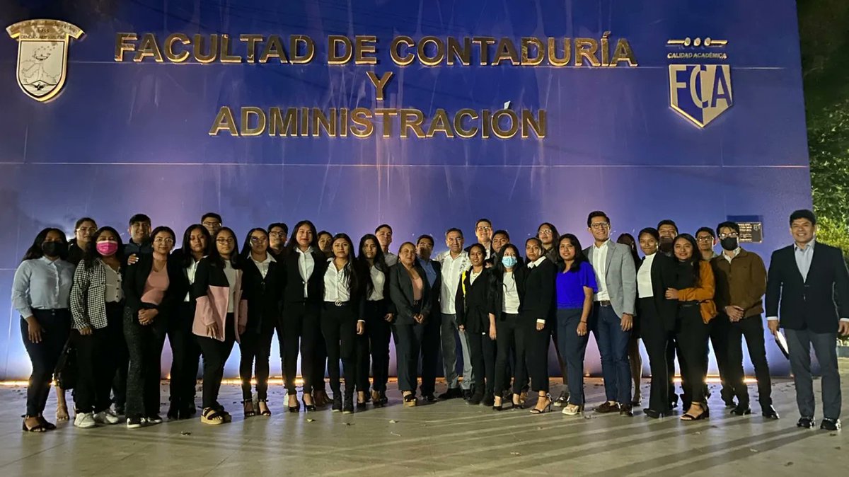 manveal_IV's tweet photo. ¿Cómo manejar un equipo de trabajo? ¿Cómo ser un líder? Estas y otras preguntas nos hicimos las chicas y los chicos de la Facultad de Contaduría y Administración de la #UABJO.
Agradezco el espacio para hacer una de las cosas que más me gusta, charlar con las juventudes. https://t.co/Pxn2jEsaTQ