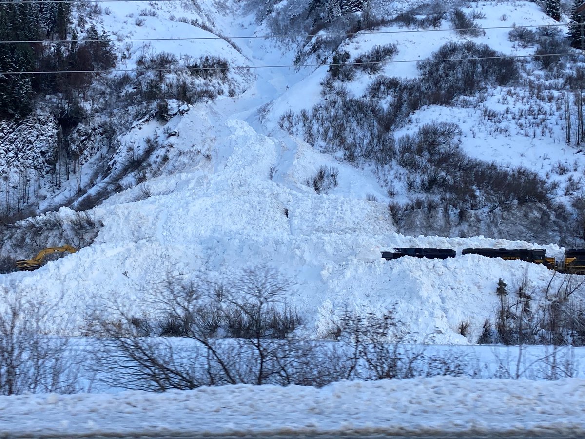 tlydonak's tweet photo. Train hit a pretty big pile of snow that came down last night along Turnagain Arm.
#Alaska #Avalanche https://t.co/bEMIP462Bc